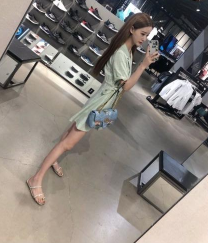 出差体验不论是气质还是身材都非常棒的小姐姐